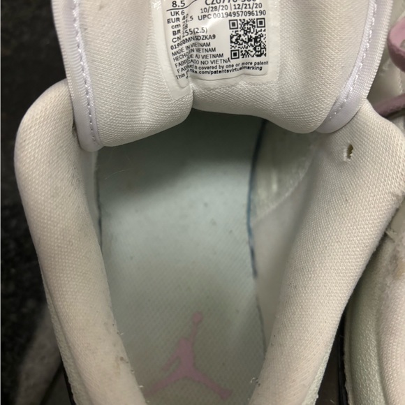 Air Jordan’s womens ’barely there’ - Picture 4 of 4